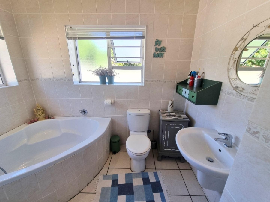 3 Bedroom Property for Sale in Sandbaai Western Cape
